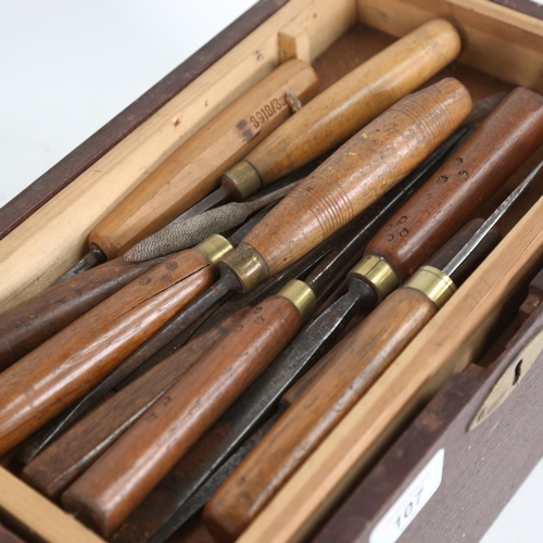 107 - A large quantity of various Antique carpenter's woodworking tools, including chisels (boxful)