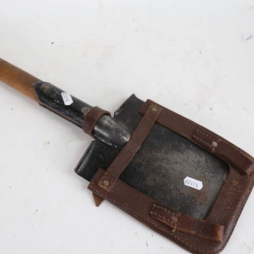 117 - A Second World War British army German-Pattern trench shovel, with original leather cover and broad ... 