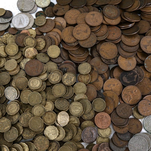 174 - A large quantity of pre-decimal coins, including some silver (boxful)