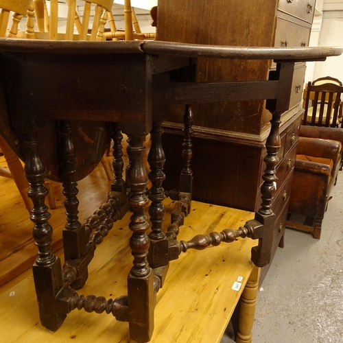 2468 - An 18th century joined oak oval gate leg table, on turned legs, W91cm