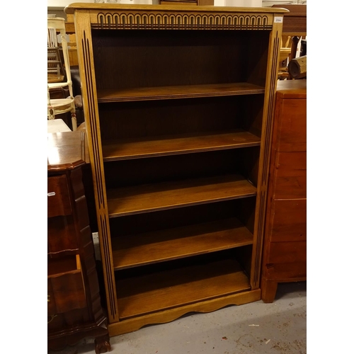 2504 - A polished oak open bookcase, with 4 adjustable shelves, W88cm, H148cm, D35cm, shelf depth 26cm