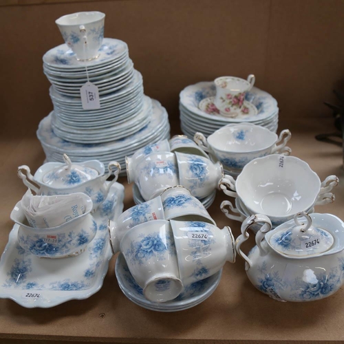 537 - Royal Albert blue and white tea service, in Tiffany pattern, matching dinner plates, bowls and soup ... 