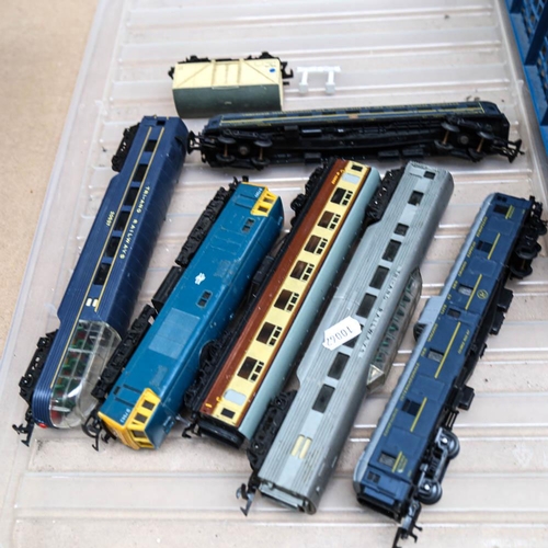 563 - A group of Triang Hornby model railway carriages and locomotives