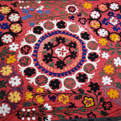 586 - Vintage embroidered suzani wall hanging/throw, with floral design, length 83cm