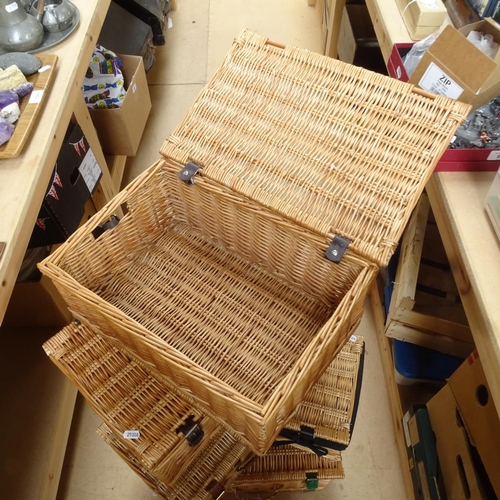 623 - 5 various wicker hampers