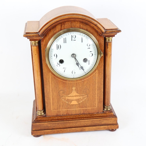 101 - An early 20th century light oak-cased 8-day dome-top mantel clock, architectural design with satinwo... 