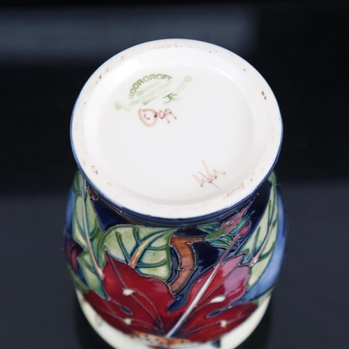 191 - A modern Moorcroft Lily pattern vase, tube-lined decoration, dated '99, height 14cm