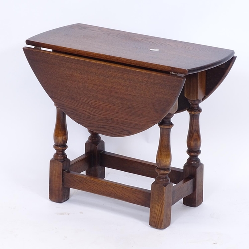 2200 - A small oak oval swivel-top drop leaf occasional table, W57cm, H47cm