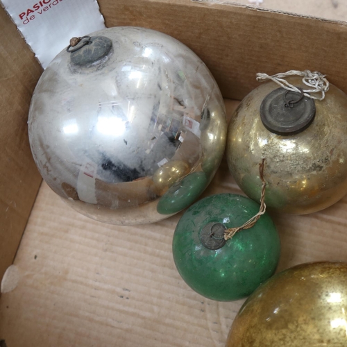 320 - 4 lustre witch's balls, including gold silver and green (4)