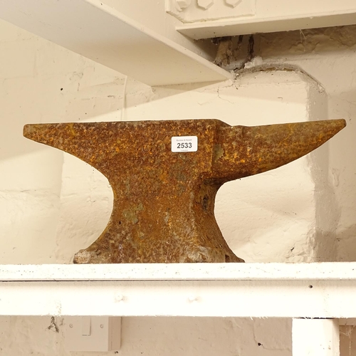 2533 - A cast-iron anvil, L48cm, H20cm