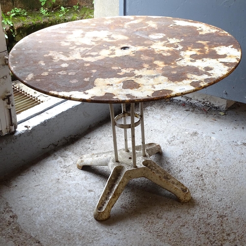 2542 - An Art Deco style cast-iron circular garden table, W98cm, H71cm