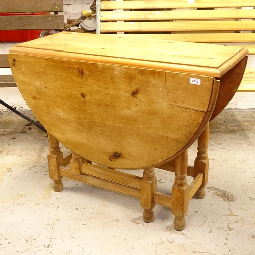 2622 - A pine oval gateleg table, W98cm, H74cm, D40cm