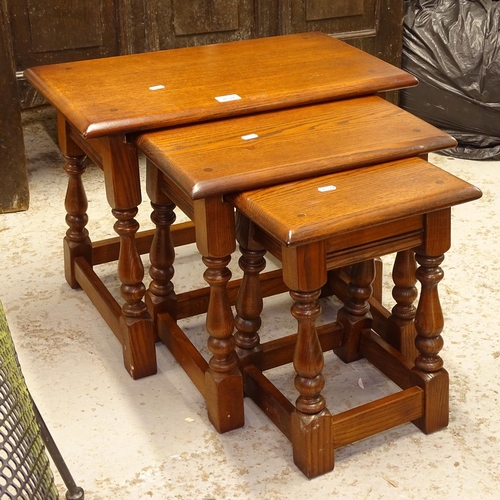 2632 - A rectangular oak nest of 3 occasional tables, widest 60cm