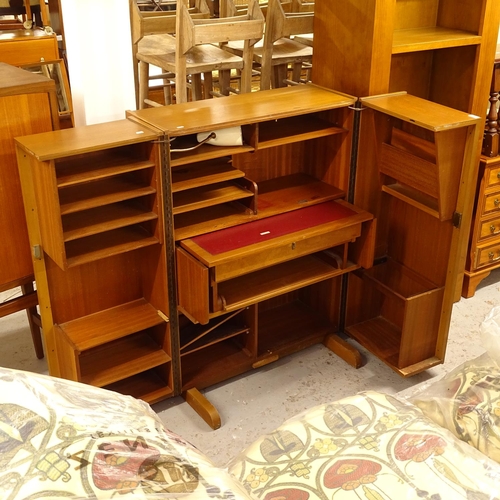 2634 - A mid-century teak 