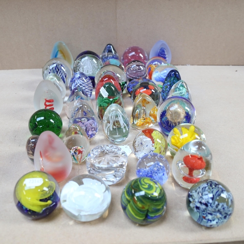 542 - A collection of glass paperweights, including Tutbury Crystal