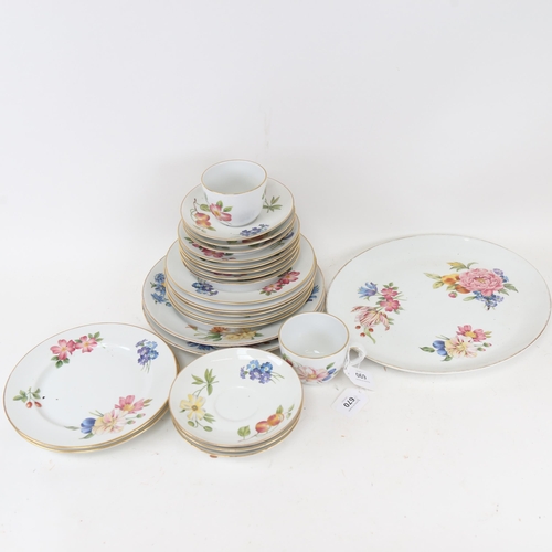 690 - Royal Worcester Pershore pattern dinner and teaware