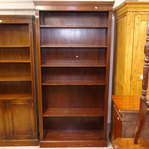 2669 - A reproduction mahogany open bookcase, with 5 adjustable shelves, W100cm, H199cm, D30cm