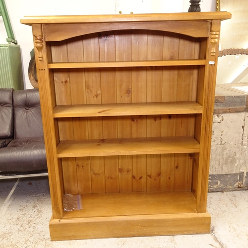 2718 - A pine open bookcase with 3 adjustable shelves, W92cm, H117cm, D30cm