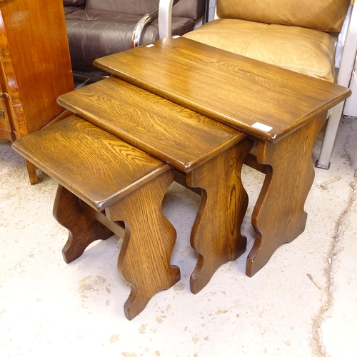 2724 - A rectangular oak nest of 3 occasional tables, widest 60cm