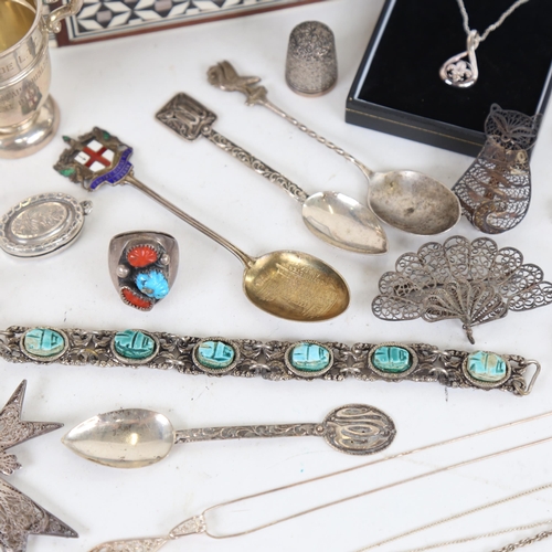 1029 - Various silver and jewellery, including filigree brooches, small cup etc