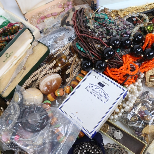 879 - Various boxes of mixed costume jewellery