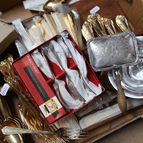 889 - A canteen of gold plated cutlery, boxed silver-handled cake and fish slices, ice bucket etc (boxful)