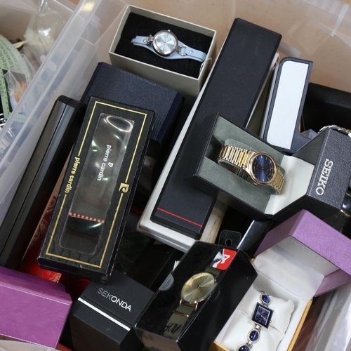 939 - A large quantity of modern fashion watches, to include Elise, Sekonda, Seiko, Belacci etc (boxful)