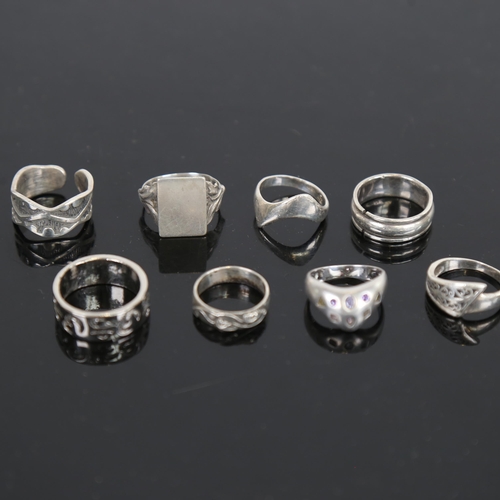 960 - 8 various silver dress rings