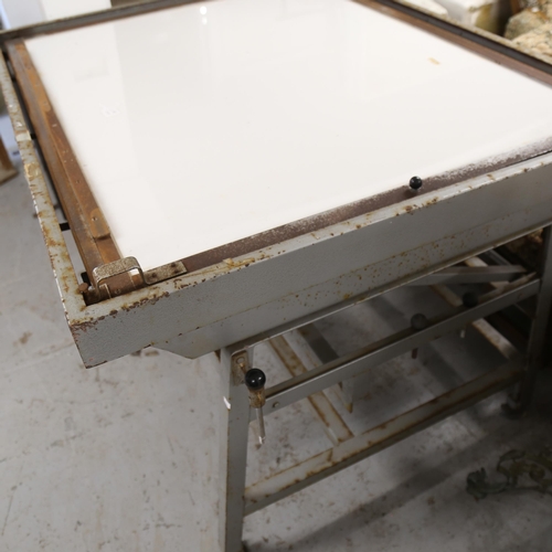 2750 - A large vintage draughtsman/printers table