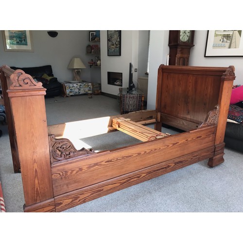 2579 - A Continental pitch pine single sleigh bed