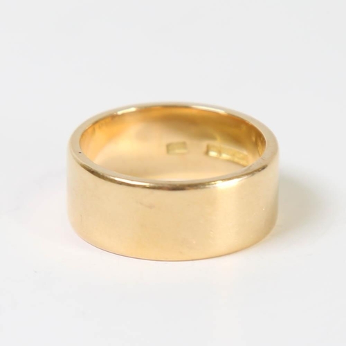 113 - A heavy Antique 18ct gold wedding band ring, maker's marks SE, hallmarks Birmingham 1914, band width... 