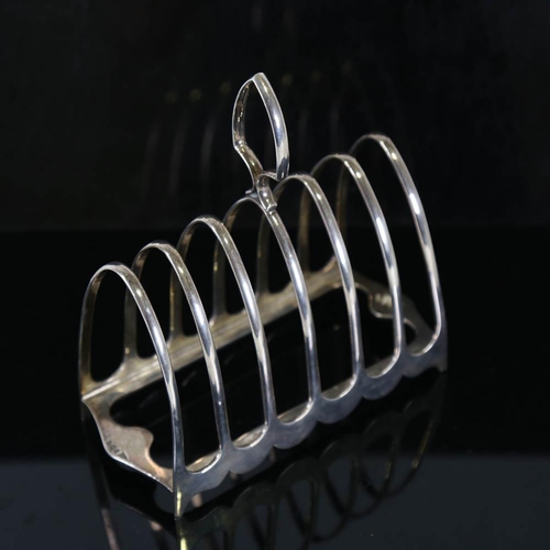 122 - A large George V silver 7-bar toast rack, by Walker & Hall, hallmarks Sheffield 1913, length 17cm, h... 