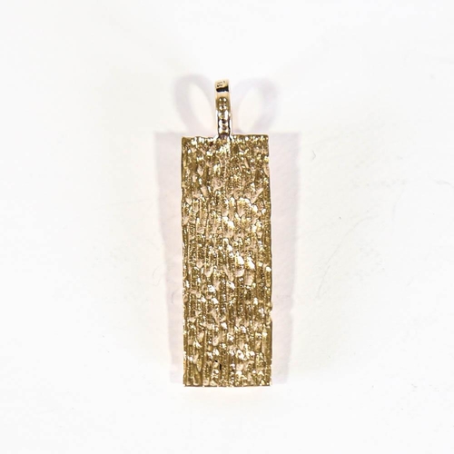 134 - A late 20th century 9ct gold Gold ingot pendant, textured settings, hallmarks London 1978, pendant h... 