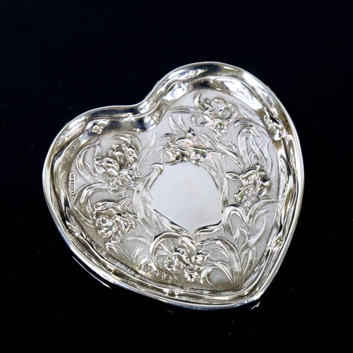 140 - An Edwardian Art Nouveau silver heart-shaped dish, relief embossed iris decoration, by Goldsmiths an... 