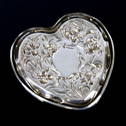 140 - An Edwardian Art Nouveau silver heart-shaped dish, relief embossed iris decoration, by Goldsmiths an... 