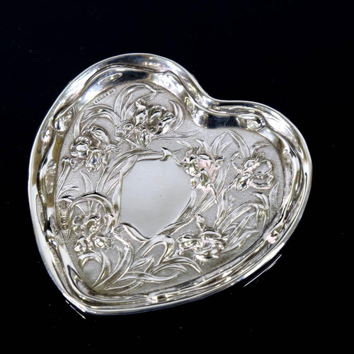 140 - An Edwardian Art Nouveau silver heart-shaped dish, relief embossed iris decoration, by Goldsmiths an... 