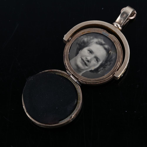 175 - A 19th century 10ct gold swivel seal fob/locket, set with polished bloodstone and sardonyx and appli... 