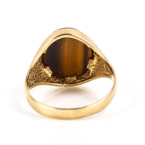 204 - A late 20th century 9ct gold tiger's eye signet ring, hallmarks London 1979, setting height 15.7mm, ... 