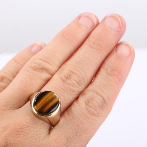 204 - A late 20th century 9ct gold tiger's eye signet ring, hallmarks London 1979, setting height 15.7mm, ... 