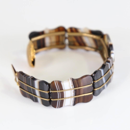 356 - A Scottish banded agate panel bracelet, gilt metal settings with floral clasp, bracelet length 17cm,... 