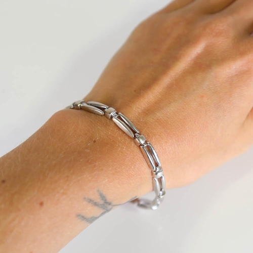 394 - A modern Italian 9ct white gold bracelet, length 19.5cm, 7.7g