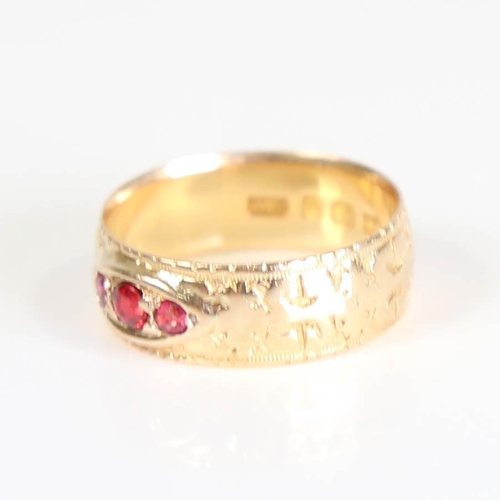 397 - A Victorian 18ct gold 3-stone ruby and garnet band ring, set with round cut gemstones and engraved d... 