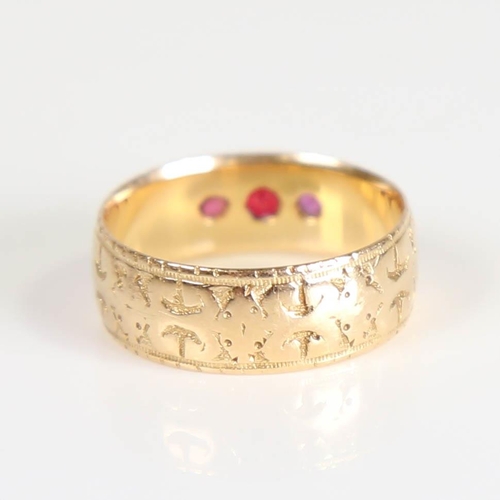 397 - A Victorian 18ct gold 3-stone ruby and garnet band ring, set with round cut gemstones and engraved d... 