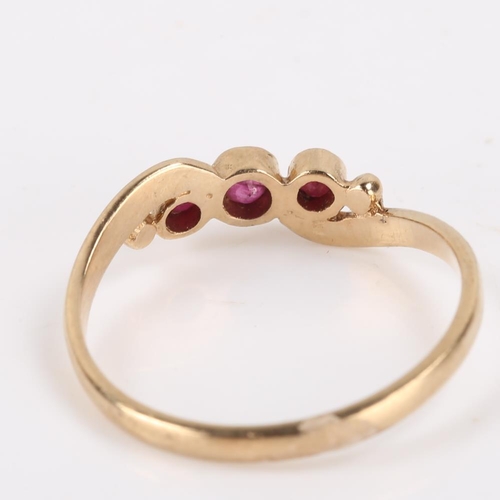 401 - A late 20th century unmarked gold 3-stone ruby ring, crossover design with round cut rubies, setting... 