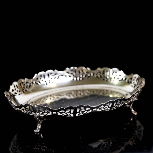 406 - A George VI silver dessert dish, oval form with pierced gallery raised on four feet, by Viner's Ltd,... 