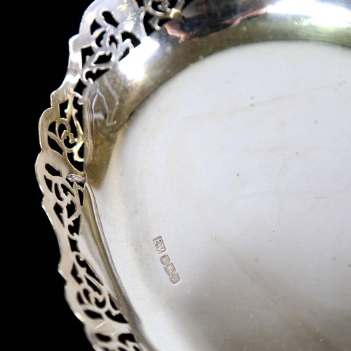 406 - A George VI silver dessert dish, oval form with pierced gallery raised on four feet, by Viner's Ltd,... 