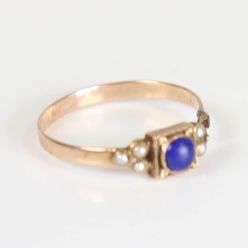 415 - A Georgian lapis lazuli and split pearl ring, set with cabochon lapis within a closed back unmarked ... 