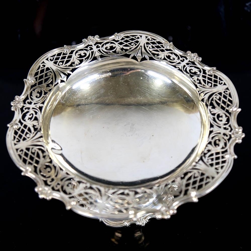 450 - A George V silver comport, pierced lattice and foliate border, by Mappin & Webb, hallmarks Sheffield... 