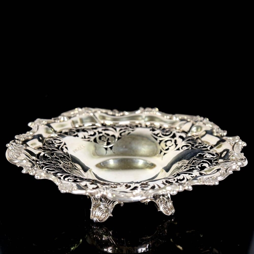 455 - A George V silver cake basket, relief cast foliate border with pierced decoration and scrolled shell... 