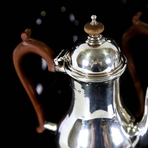 467 - A George V silver hot water jug, and a matching Edward VIII silver coffee pot, baluster form with tu... 